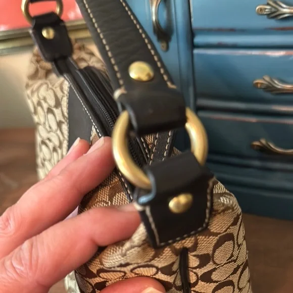 ๐๐ป๐๐คCoach Brown and tan mini Bag with Signature - Picture 15 of 15